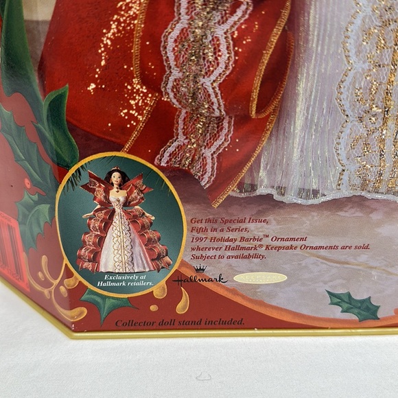 Happy Holidays Barbie - Picture 9 of 11